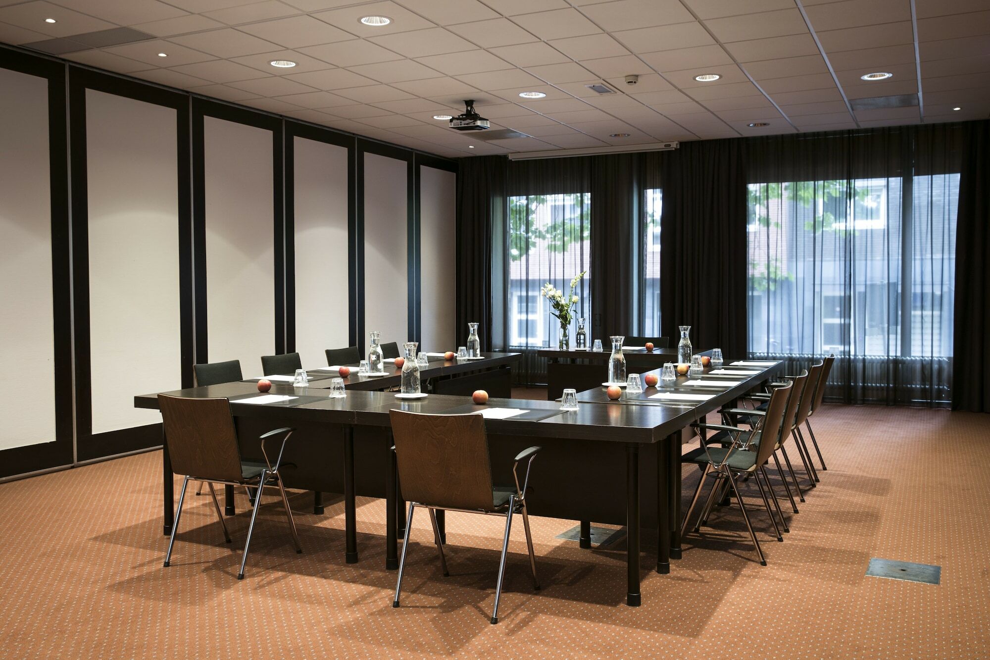 Leonardo Oranje Hotel
